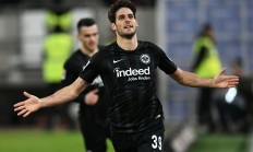 九游娱乐网页-弗兰克福队豪取三分，小组领先优势巩固的简单介绍