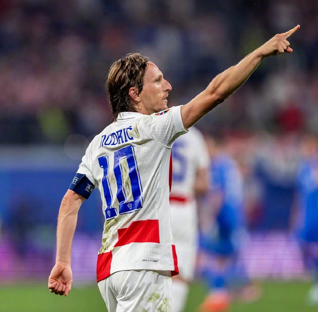 欧洲国家队在比赛中展现出色斗志与技艺 欧洲国家队在比赛中展现出色斗志与技艺