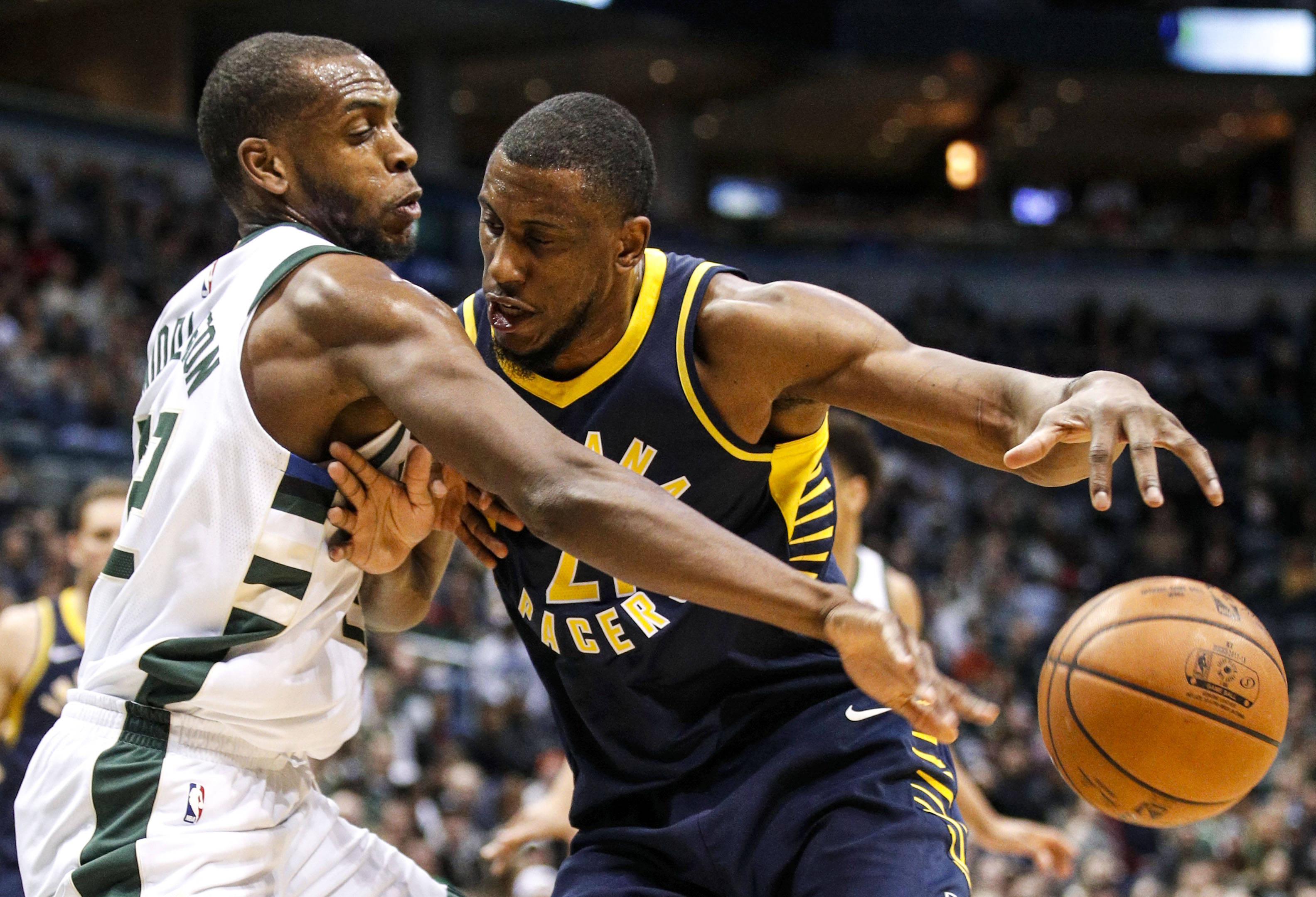 雄鹿队强势进入季后赛,成为东部夺冠热门 雄鹿队强势进入季后赛,成为东部夺冠热门