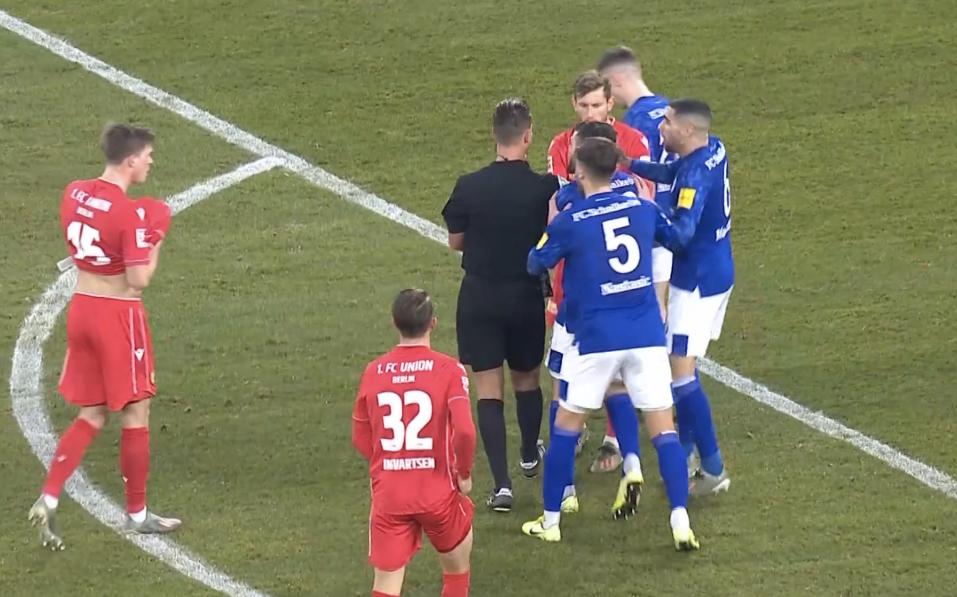 德甲卫冕冠军危在旦夕,逼近保级区的简单介绍 德甲卫冕冠军危在旦夕,逼近保级区的简单介绍