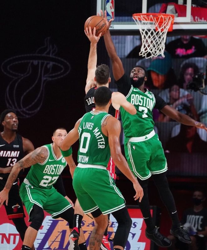 关于GEN横扫BLG，ShowMaker开启传奇时刻宿敌对决全球总决赛，成为赛场最大亮点的信息