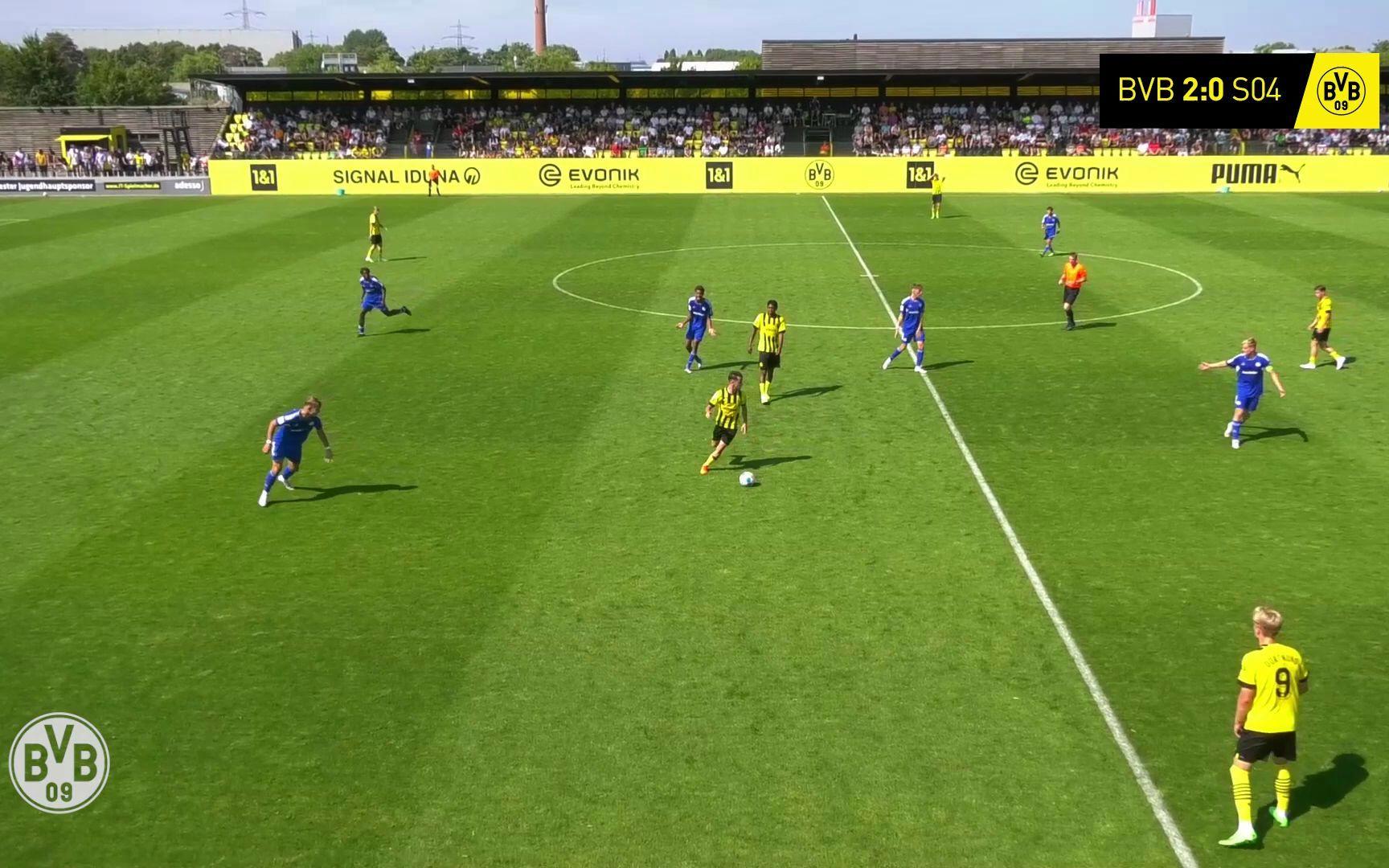 沙尔克与多特蒙德在关键战役中对决 沙尔克与多特蒙德在关键战役中对决