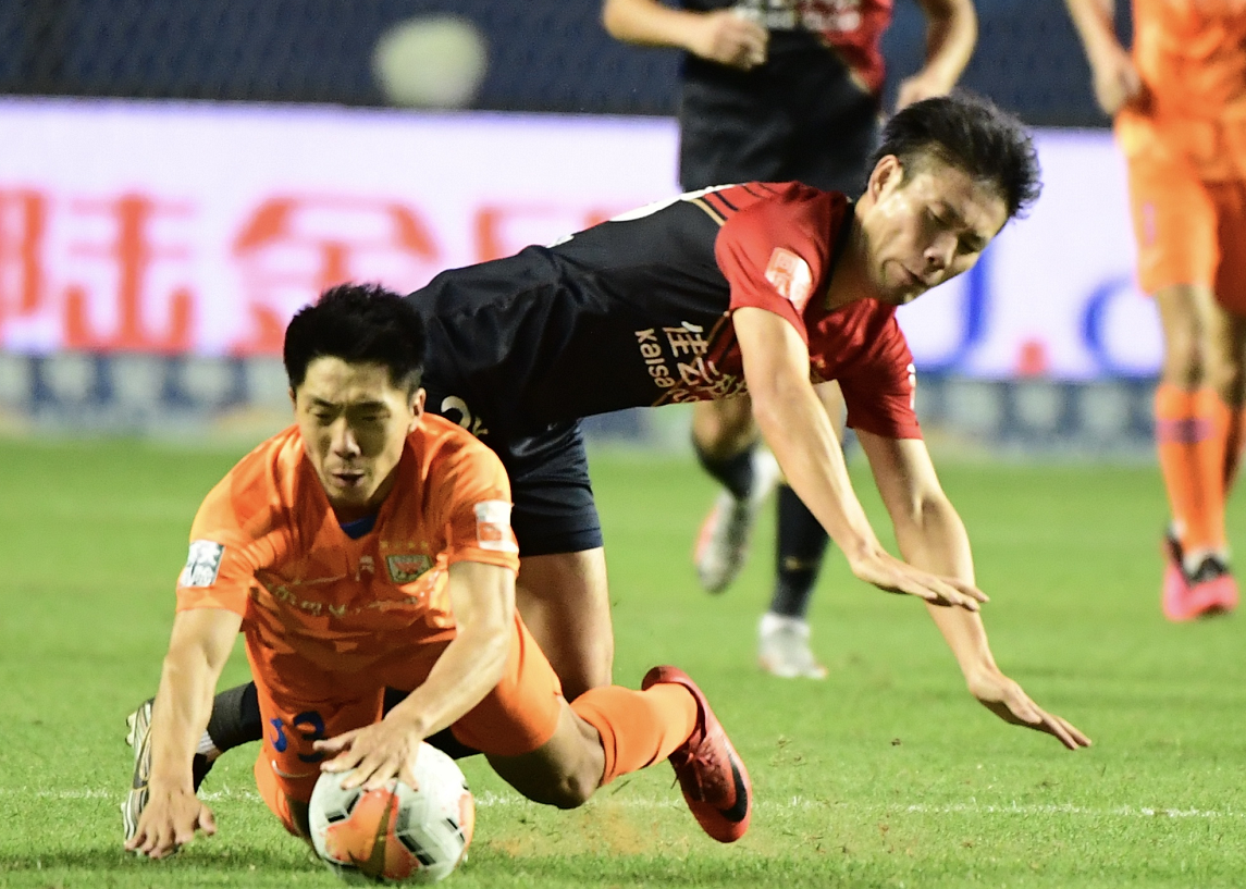 争夺激烈！球队实力占优死磕到底获胜