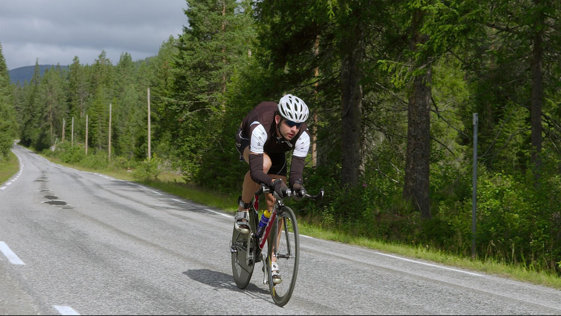 马刺争冠战惊险胜出湖人，乔治里程碑之夜见证新王崛起