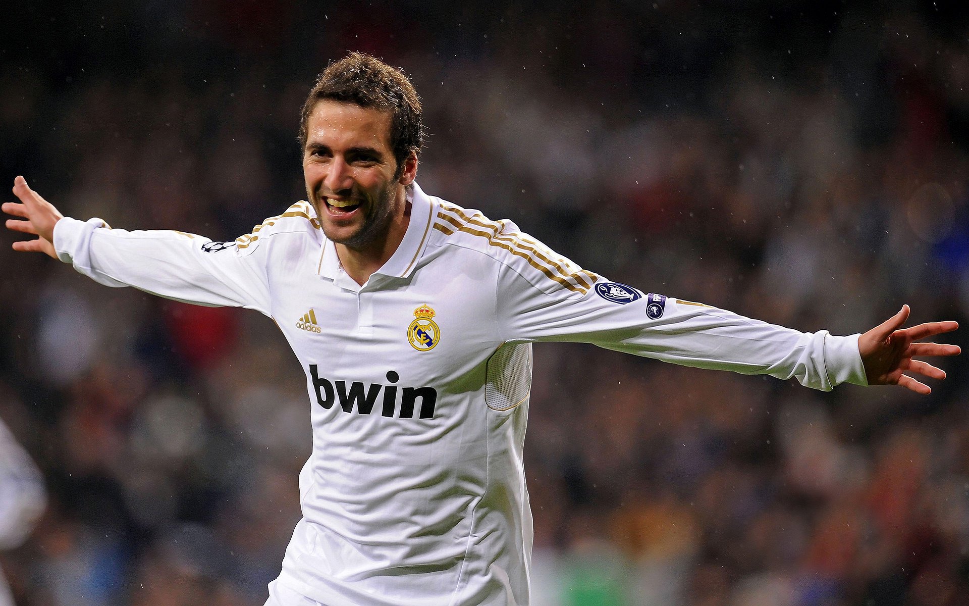 德甲争冠战之夜，C罗用实力证明自己